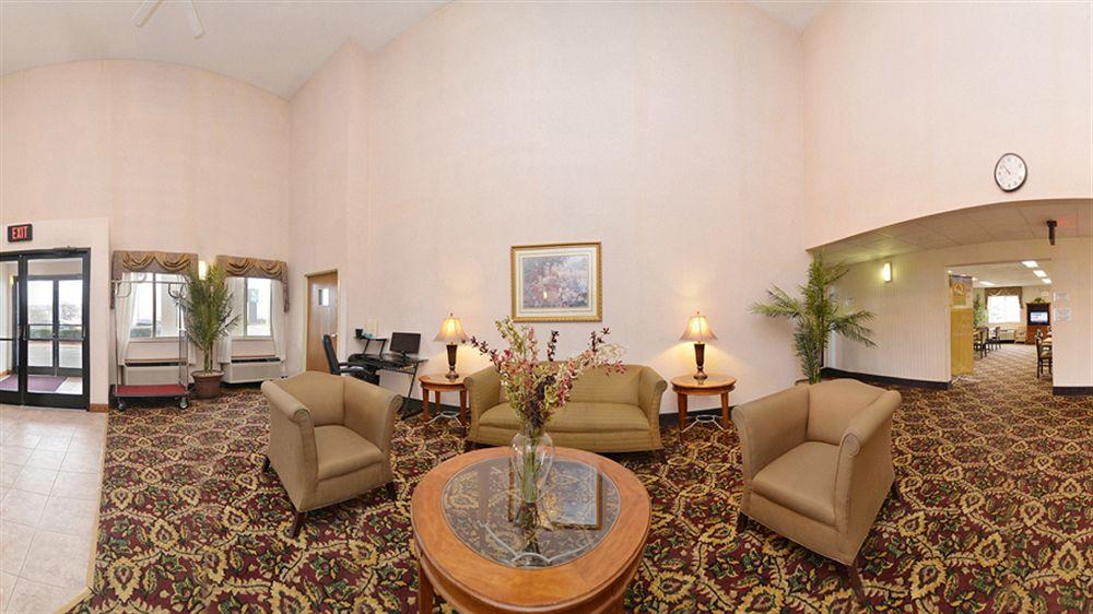 Quality Inn & Suites Woodstock Near Lake Geneva Interior photo