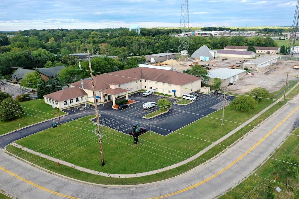 Quality Inn & Suites Woodstock Near Lake Geneva Exterior photo