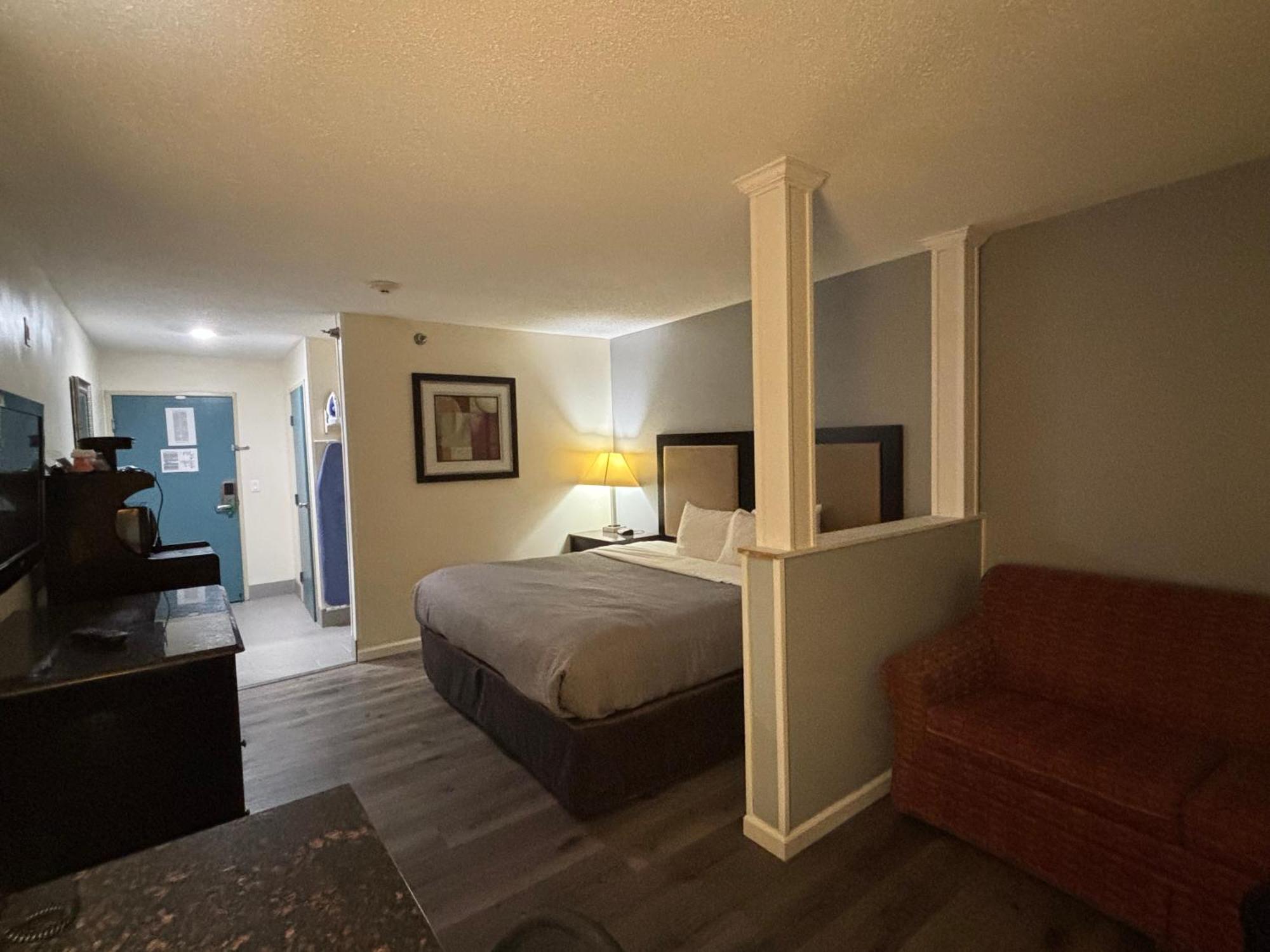 Quality Inn & Suites Woodstock Near Lake Geneva Exterior photo