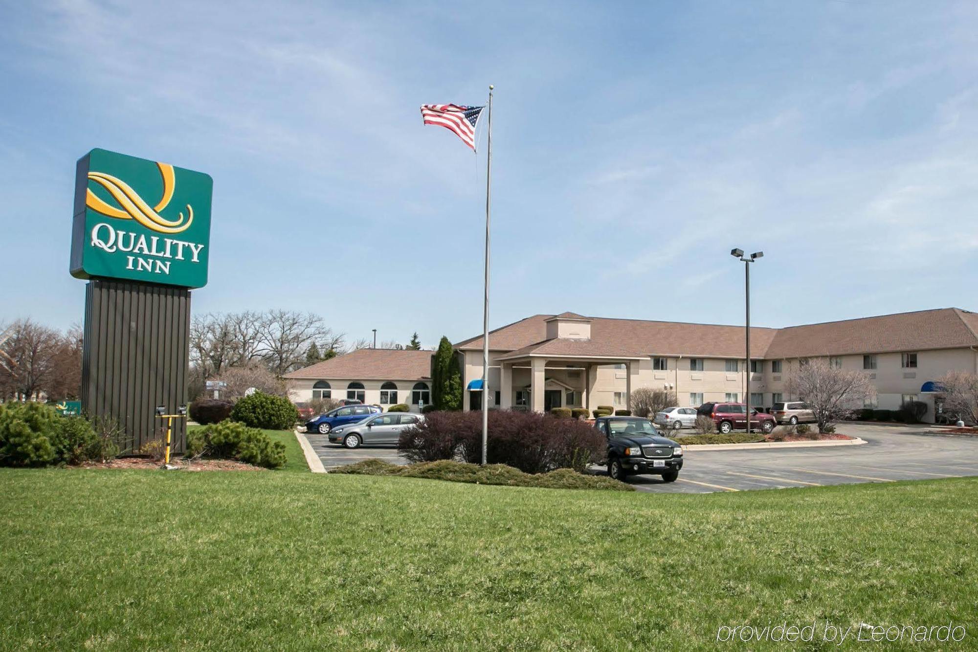 Quality Inn & Suites Woodstock Near Lake Geneva Exterior photo