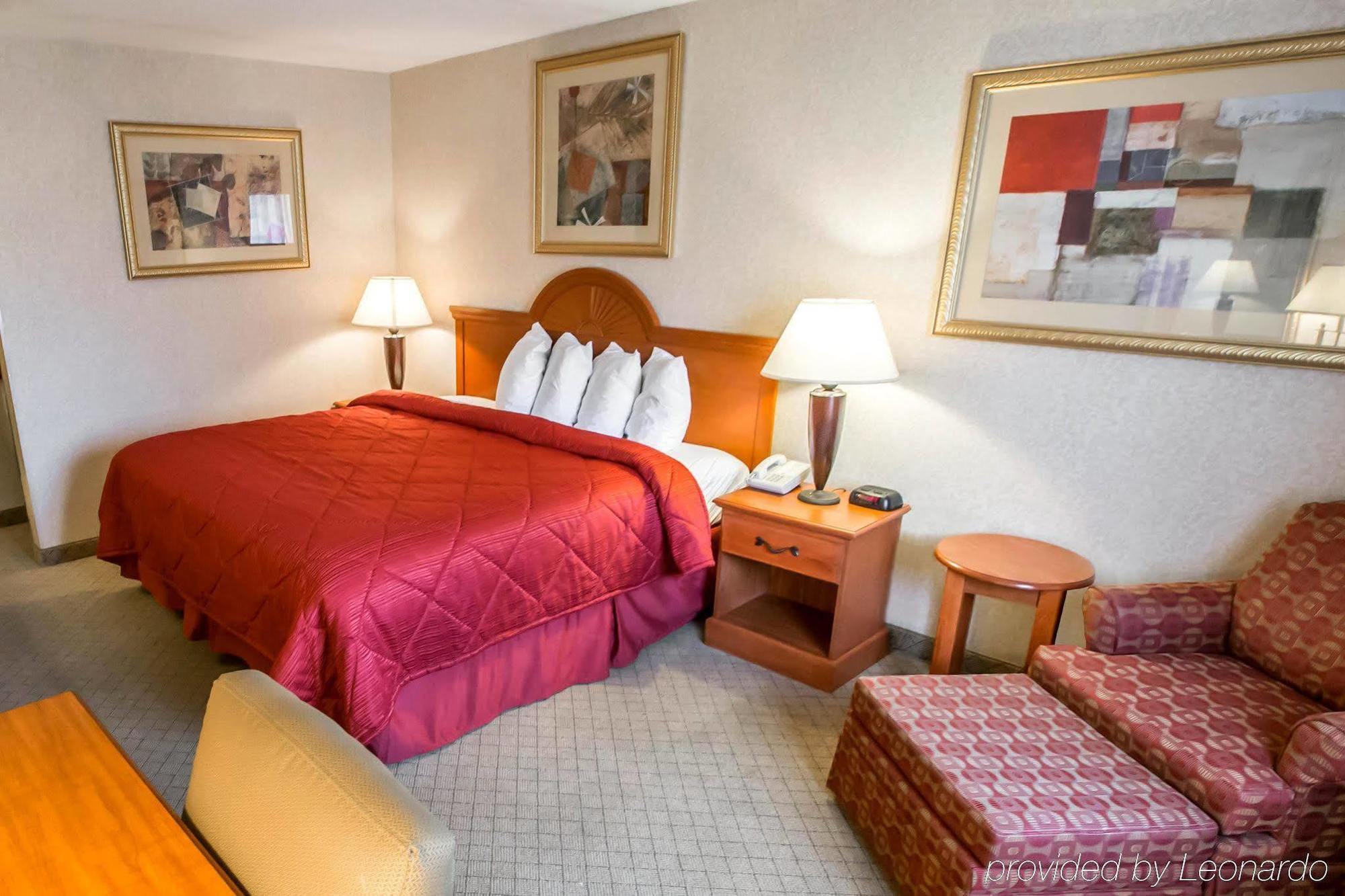 Quality Inn & Suites Woodstock Near Lake Geneva Exterior photo